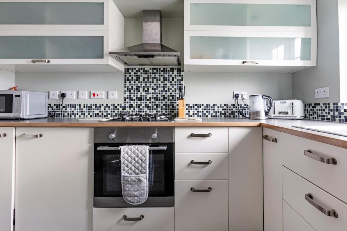 The Green Views Apartment Families, Tourists, Professionals Maidenhead Exterior photo